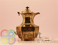 TH\CT\Museum catalogue\3D objects\2014_9_b_th.jpg; 2014.9; Coffee pot presented to the Borough of Wembley; Coffee pot